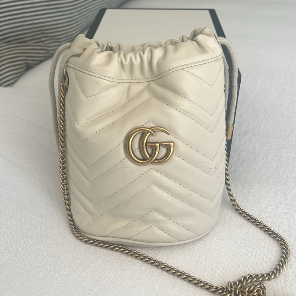 Gucci calfskin mini matelasse GG Marmont 2.0 bucket bag in white.